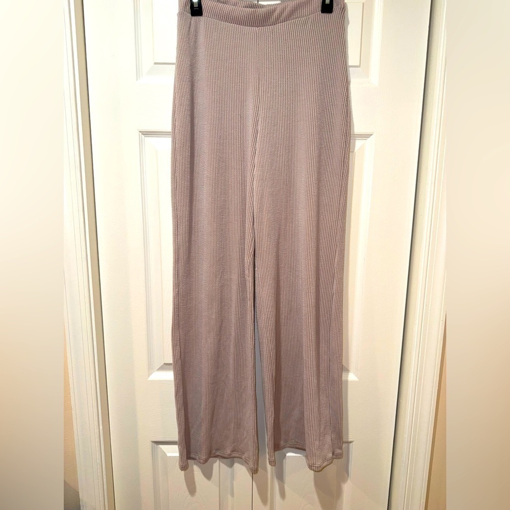 21 Saints wide leg ribbed Pants. Flowy and cozy. Creamy-pink tinge Size L. NWOT